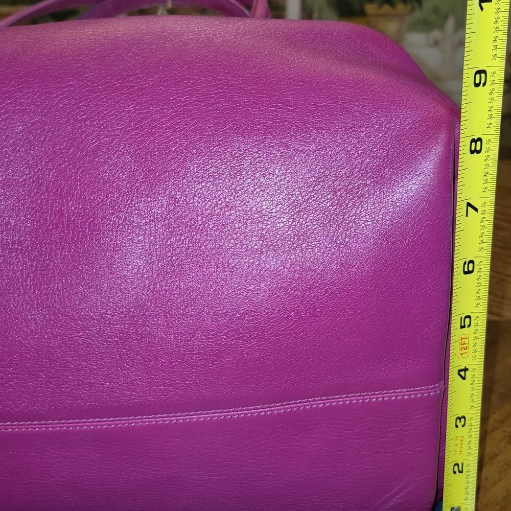 Bvlgari: Fushia Leather Twist Shoulder Bag.Very Nice Cond. L.14"xH.10"×D.9". - Picture 8 of 16